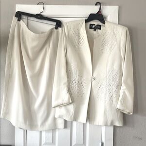 Off White Elegant Skirt and Jacket Special Occasion Outfit, Size 18